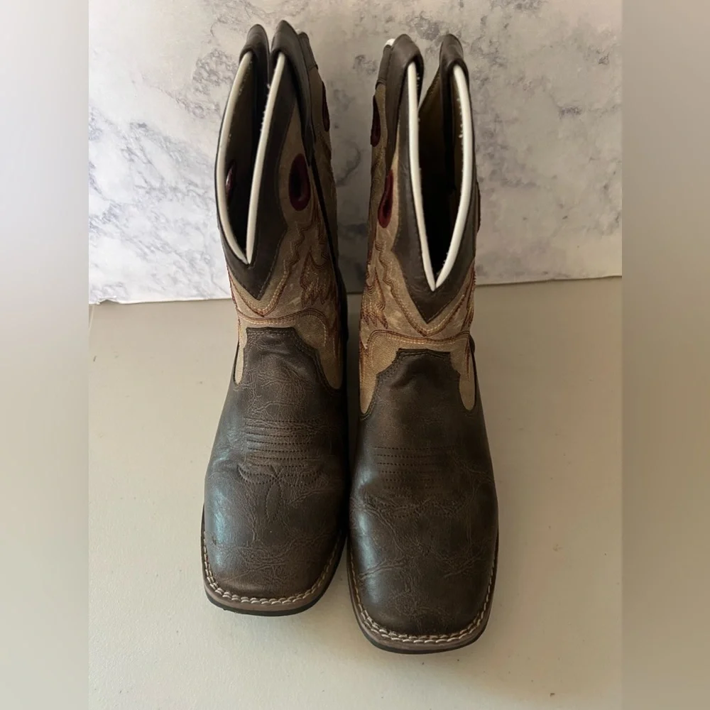 Children’s Laredo Collard Boot- LC2261 cowboy boots USED size 2.5M